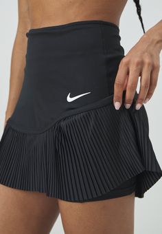 Nike Performance ADVANTAGE SKIRT SHORT - Sports skirt - black/white Nike Skirt Tennis, Nike Skirt Outfit, Mode Tennis, Tennis Fits, Nike Skirt, Nike Tennis Skirt, Sport Skirt, Running Skirt, Sports Skirt