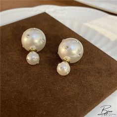 Bjux - Pendientes de perlas de doble cara pendientes diseño sentido pendientes Trendy Pearl Drop Earrings, Trendy Pearl Earrings For Pierced Ears, Trendy Pearl Earrings, Trendy Pearl Earrings For Wedding, Trendy White Pearl Earrings For Formal Occasions, Fashion Geometric, Geometric Type, Type Style, Beauty Bags