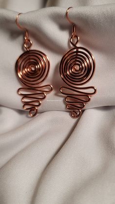 Beautiful 16 gage hammered copper wire wrapped spiral earrings -All pieces are made with top quality tarnish resistant copper wire. Why copper? Copper is a conductor of energy and works wonders when paired with healing crystals. Copper has healing properties itself. For example, not only is it a natural and necessary agent found in the body but it aids in mineral absorption, helps with arthritis, has anti-inflammatory and great anti-aging properties. Most importantly is help with proper immune f Copper Wire Earrings Diy, Copper Spiral Wire Wrapped Earrings, Wire Wrapped Spiral Copper Earrings, Wire Wrapped Copper Spiral Earrings, Spiral Copper Wire Jewelry With Ear Wire, Hand Forged Copper Spiral Earrings, Aluminum Wire Jewelry, Copper Jewellery, Wire Jewellery