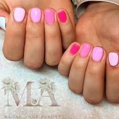 Different Color Pinks On Nails, Pink Gradient Nails Short, Pink Nail Ombre, Multi Pink Nails, Different Color Pink Nails, Pink Shades Nails, Painted Nails Ideas Polish, Dip Short Nails, Valentine Gel Nails Ideas