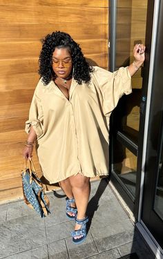 This top fits oversized i would recommend sizing down in this item. The model wearing a 1X in this item. Oversized Blouse Outfit, Casual Shopping Outfit, Blouse Dress Oversized, Summer Shopping Outfit, Plus Size Casual Outfits, Becoming Her, Oversized Outfit, Glo Up, Oversized Blouse