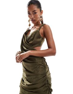 Robes par ASOS DESIGN À porter sur le dancefloor Forme drapée Bretelles effet torsadé Dos décolleté Fente sur le côté Coupe ajustée Winter Party Dress, Sweaters And Leggings, Satin Slip Dress, Maxi Dress Trend, Petite Maternity, Side Split, Skirted Swimwear, Tea Dress, Floral Dress Black