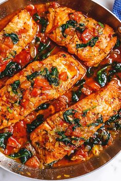 chicken with tomatoes and spinach in a pan