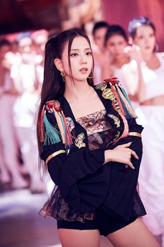 Blackpink Poster, Elegante Casual, Jennie Lisa, Kpop Idols, Blackpink Photos, Black Pink Kpop, Blackpink Fashion