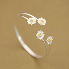 Flower Bangles, Hand Jewelry Rings, Pretty Jewelry Necklaces, Daisy Bracelet, Friendly Reminder, Bracelet Sterling Silver