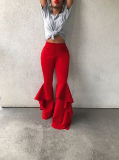 Mélissa ❤️ #styleinspiration #style #fashion #womensfashion #womensfashion #mode #modefemme #femme #red #rouge Hippie Women, Robes Glamour, Easy Chic, Looks Black, Bell Bottom Pants, Baggy Pants, Chic Vintage, Fashion Streetwear