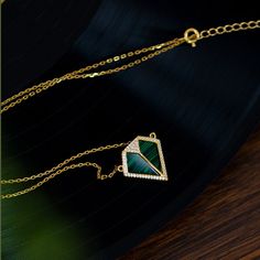 A beautiful malachite necklace with a mysterious green color. Items framed by geometric pentagons shine brightly. Is there really everlasting love? A retro item that is small but has a strong presence. 
 
 
 Type 
 
 Necklace 
 
 
 Size(*Pendant top) 
 
 Length: 1.5cm 
 Width: 1.5cm 
 
 
 Material 
 
 Silver529 
 Alloy 
 Natural malachite 
 
 
 Others 
 
 If you have a metal allergy or the plating does not suit your skin, please refrain from ordering. Green Geometric Jewelry For Gifts, Green Geometric Jewelry For Gift, Geometric Green Jewelry Gift, Green Geometric Jewelry Gift, Malachite Necklace, Everlasting Love, Horn, Necklace Sizes, Allergies