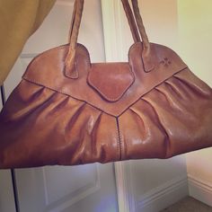 Tan Leather Handbag In Good Condition. Leather Handheld Satchel For Errands, Classic Pouch Shoulder Bag, Vintage Satchel Bag For Errands, Leather Pouch Satchel With Handles, Chic Handheld Bags With Leather Lining, Chic Handheld Bag With Leather Lining, Vintage Leather-lined Hobo Satchel Bag, Top Handle Satchel With Leather Lining For Errands, Vintage Leather Bag In Cognac