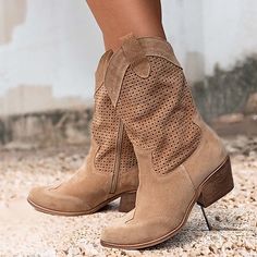 Category:Boots; Upper Materials:Faux Leather,PU; Season:Fall,Winter; Heel Type:Chunky Heel,Block Heel; Gender:Women's; Toe Shape:Round Toe; Type:Mid Calf Boots; Style:Minimalism,Casual,Vintage; Heel Height(inch):1-2; Outsole Materials:Rubber; Occasion:Daily,Outdoor; Closure Type:Zipper; Pattern:Solid Color; Listing Date:09/20/2023; 2024 Trends:Cowboy Boots,Plus Size; Foot Length:null; Foot Width:null White Cowboy Boots, Brown Suede Heels, Orthopedic Shoes, Estilo Chic, Boots Women Fashion, Cow Boy, Look Plus, Mid Calf Boots, Mid Heel