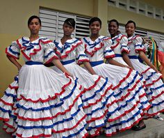 Dominican Republic Outfits, Cuban Outfit, Hispanic Clothing, Don Pedro, Whatsapp Videos, Culture Day