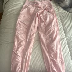 Light Pink Lululemon Joggers Size 0 Never Worn Before Lulu Speed Ups, Light Pink Lululemon, Goodwill Bins, Lululemon Sweatpants, Lulu Outfits, Pink Lululemon, Lululemon Joggers, Studio Pants, Cute Preppy Outfits