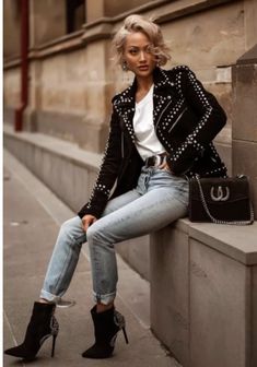 Rocker Look For Women, Edgy Colorful Outfits, Rocker Chic Style Glam Rock, Classy Rocker Chic Style, Rock Star Outfit Women, Punk Chic Fashion, Style Rock Chic, Rock Chic Outfits