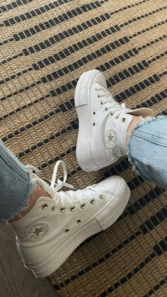 Trendy Teen Shoes 2022, Teen Shoes 2022, Ocean Stone Platform Converse, Beige Platform Converse Outfit, Casual Cute Shoes, Homecoming Shoes Sneakers, Cute Neutral Shoes, Women’s Converse, Converse Astethic