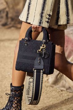 Dior Spring 2020, Cheap Purses, Chanel Style, Outfit Styles, Detail Photos, Dream Bags, Vogue Germany, Handbags Affordable, Cheap Handbags