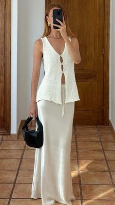 ig: orlaithmelia_ Classy Style, Spring Outfits Women, Casual Summer Outfit, Silk Skirt, Riviera Maya, Seasonal Fashion, Summer Outfits Women, Summer Top, Fashion Classy