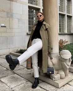 Witte Jeans Outfit, White Jeans Outfit Fall, White Jeans Outfit Winter, Chunky Boots Outfit, How To Wear White Jeans, White Jeans Winter, Chelsea Boots Outfit