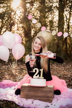 21 Bday Photoshoot Ideas, 21st Birthday Pictures, 21st Bday Ideas, Pictures For Home, Engagement Photo Outfits Fall, 38th Birthday, Party Fotos, 21st Birthday Photoshoot, Party Photoshoot