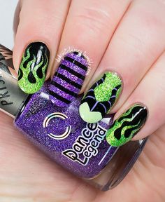 maleficent nails Maleficent Nails, Disney Manicure, Disney Nail Art, Unghie Nail Art, Nail Art Disney, Holiday Nail Art, Super Nails, Disney Nails, Halloween Nail Designs