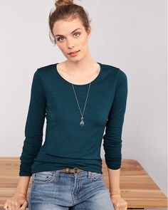 Essential Long-Sleeve Tee Relaxed Fit Everyday T-shirt, Fitted Long Sleeve T-shirt For Everyday, Elegant Relaxed Fit Crew Neck Top, Elegant Crew Neck Top With Relaxed Fit, Fall Everyday T-shirt With Shirttail Hem, Fall T-shirt With Shirttail Hem For Everyday, Elegant Fitted Everyday Top, Elegant Relaxed Fit T-shirt For Everyday, Elegant Long Sleeve T-shirt For Fall