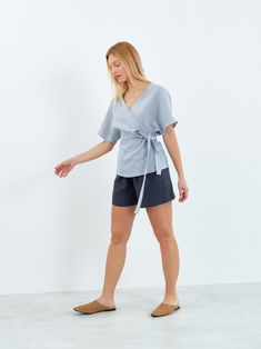 "EVIE is a kimono inspired linen wrap top. DETAILS - Short sleeve design - Side tie closure - V neckline - 100% lightweight European linen fabric - Cut and sewn to order just for you in our studio COLOR - Bluestone, you can also choose other colors above - Fabric samples are available here https://www.etsy.com/listing/586569696/linen-fabric-samples SIZING & FIT - Relaxed, loose fit - Model is 5'8\" / 173cm and wearing a size S CARE FOR LINEN - Machine wash up to 30ºC/86ºF gentle cycle - Lay flat to dry or tumble dry low - Warm iron if needed - Do not bleach SIZE GUIDE Size conversion guide Size XS (US 0-2, IT 36-38, UK 4-6, Japan 3-5, France 32-34) Size S (US 4-6, IT 40-42, UK 8-10, Japan 7-9, France 36-38) Size M (US 8-10, IT 44-46, UK 12-14, Japan 11-13, France 40-42) Size L (US 12-14, I Linen Wrap Top, Kimono Wrap Dress, Linen Wrap Dress, Kimono Wrap, Wrap Top, Linen Top, Linen Dresses, Linen Clothes, Sleeve Designs