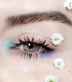 Editorial Make-up, Makeup Zombie, Halloween Make-up Looks, Flower Makeup, Minimalist Makeup, Make Up Inspiration, Smink Inspiration, Halloween Makeup Easy, Makijaż Smokey Eye