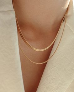 Named after one of my favourite beaches in the world, Seminyak features a classic dainty snake chain that can truly be worn every day and looks stunning with any outfit. She's an essential piece in your jewelry collection that is resistant to tarnish, shower-safe, and sensitive skin-friendly. ………………��…………………. D E T A I L S • Chain length measures 16 or 18 inches including clasp • Chain width measures 2mm • Tarnish-resistant, waterproof, safe for sensitive skin • Clasp style: lobster clasp • 100% 1 Jewelry Care Card, Necklace Snake, Chunky Chain Necklace, Double Necklace, Bone Necklace, Chunky Chain Necklaces, Herringbone Chain, Herringbone Necklace, Velvet Jewelry