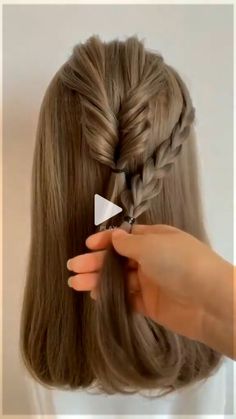 ✓✓✓Hairstyle ideas [Vídeo] | Penteados, Penteado simples e bonito, Penteado pra cabelo curto pool hairstyle ideas short hair, beach hairstyles, ..!! Messy Bun For Short Hair, Hairstyles Girl, Hair Styles Easy, Bleach Blonde Hair, Quick Natural Hair Styles, Hairdos For Curly Hair