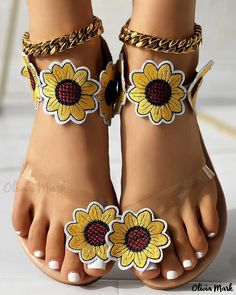 Olivia Mark - Chic Toe Post Sandals with Star Sunflower Floral Design Sandals Patterns, Fashion Shoes Sandals, Daily Outfit Inspiration, Braided Sandals, Pineapple Pattern, Chic Type, Estilo Chic, Sunflower Print, Fashion Sandals