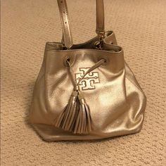 Hold Tory Burch Bag Used 3x Tory Burch Bags, Tory Burch Bag, Tory Burch, Bag Lady, Women Shopping, Gold, Color