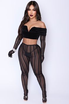 Transform any outfit into a showstopper with our stunning Panty Hose Leggings & Glove Set. The floral lace adds a touch of drama while the gloves highlight your curves. Elevate your style game with this must-have accessory. - Floral Lace - Matching gloves - Customizable - Top not included