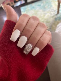 White Snowflake Nails, Fade Nails, French Fade Nails, Accent Nail Designs, French Fade, Nail Water Decals, Winter Nails Acrylic, Accent Nail, Cute Christmas Nails