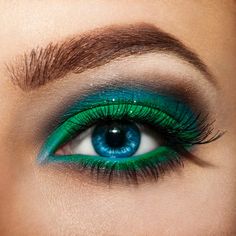 👁️ Elevate Your Glam Game with Stunning Eye Makeup Looks! 👁️ Discover the secrets to mesmerizing eyes with our exclusive Eye Makeup collection! 🔥 From sultry smokey eyes to sparkling glitters, we've got you covered. 💫 #EyeMakeup #EyeMakeupIdeas #Eyeshadow #Eyeliner #SmokeyEyes #GlamEyes #MakeupInspo #MakeupGoals #BeautyTips #MakeupTrends #MakeupAddict #MakeupObsessed #BeautyGuru #MakeupLovers #MakeupMag #SapphireSiren #BronzeGoddess #MakeupLovers #BeautySecrets #EyesThatMesmerize Peacock Eye Makeup, Natural Eyeshadow Looks, Green Eyeshadow Look, Party Make-up, Makeup Looks For Green Eyes, Cute Eyeshadow Looks, Eye Makeup Pictures, Green Makeup, Eye Makeup Designs