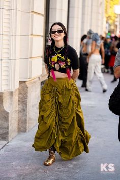 Paris Fashion Week Spring/Summer 2024 Street Style — karyastreetstyle Fashion Week Paris 2024, Nyfw 2024 Street Style, Paris Fashion Week Spring Summer 2024 Street Style, Nyfw Street Style 2024, Patchwork Skirt Outfit, Layered Summer Outfits, Nyfw 2024, Harlem Fashion, Split Leg Pants