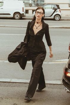 office siren Bella Hadid Outfits, Hadid Style, Mode Inspo, 가을 패션, Mode Vintage, Looks Style, Mode Inspiration, Bella Hadid, Looks Vintage