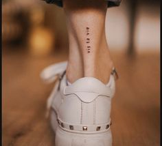 Ankle Foot Tattoo, Small Girly Tattoos, Ankle Tattoos For Women, Petite Tattoos, Tattoos Geometric, Girls Stuff, Small Hand Tattoos, E Tattoo, Classy Tattoos