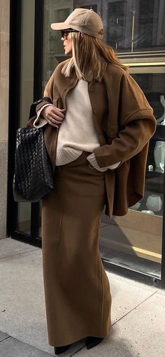 Street Style 2024 Winter Brown Aesthetic Outfit, Minimalism Clothes, Skirts Winter, Brown Outfits, Modest Outfit, Winter Inspo, Feminine Fashion, Fashion Muslim, Ootd Ideas