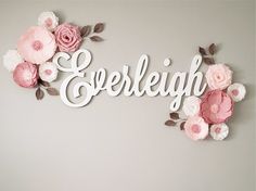 there is a wall decoration with flowers and the word'everlight'on it