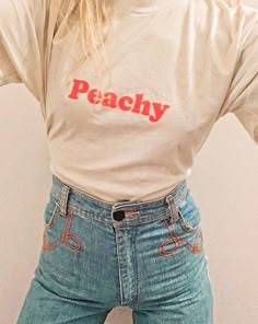 Peachy Tee  Available in white with peachy lettering.  Sizes S, M, L  50% Polyester, 50% Cotton Outfits With Vans, Fashion Guys, Look Retro, Mia 3, Ladies Dress Design, Look Cool, Outfits For Teens, American Apparel, Look Fashion