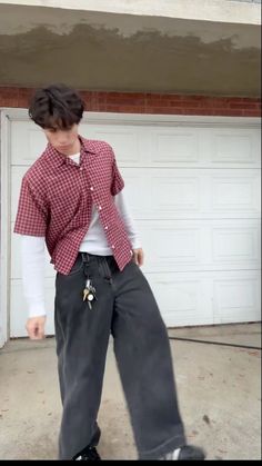 Thrift Men Outfit, Y2k Outfits Guys, Fits For Short Guys, Button Up Short Sleeve Shirt Outfit, Cropped Button Up Shirt Outfit Men, Short Guy Outfits, Collared Undershirt, Button Up Shirt Men Outfits, Black Pants Outfits