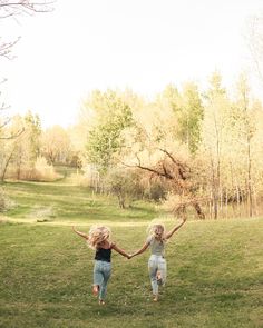 best friends forever 💛 abby & ava; two of the sweetest girls you will ever meet!! a best friend photoshoot before they go off onto separate paths and continue their adventures outside of high school. they wanted timeless pictures over cap & gown, and I think it was such a great idea 🫶 Cute Pictures Best Friends, Cute Picture With Friends, Fun Poses To Do With Your Best Friend, Senior Picture Ideas For Best Friends, Pose With Your Best Friend, Teen Friend Photoshooting Ideas, Fall Pictures To Take With Friends, Cute Friend Photoshoot, Best Friend Photoshoot Outside