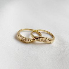 Wedding Bingo, Moon Gold, Gold Ring Designs, Couple Ring, Gold Ring Sets, Classy Jewelry, Jewelry Lookbook, Matching Rings, Fantasy Jewelry