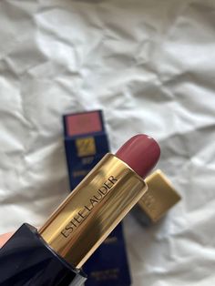 Estee Lauder Lipstick, Este Lauder, Estee Lauder Pure Color Envy, Lip Gloss Cosmetics, Chic Makeup, Estee Lauder Makeup, Ethereal Makeup