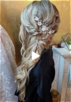 +Side Swept Bridal Hair trendy wedding hairstyles indian simple, trendy wedding hairstyles brides, ..? Side Swept Bridal Hair, Bridal Hair Side Swept, Bridesmaid Hair Side, Bride Hairstyles For Long Hair, Wedding Hairstyles Indian, Bridal Hair Down, Wedding Hair Half