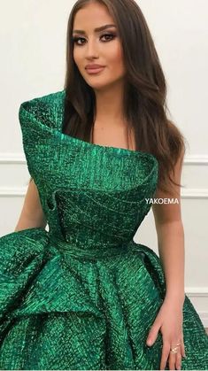 Brocade Dress Styles Nigeria, Gown For Wedding, Green Ball Gown, Damask Dress, Evening Dress Patterns, Nigerian Lace Styles, Lace Gown Styles, African Wear Dresses, Flair Dress