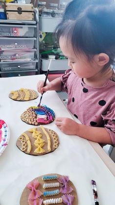 Easter Egg Craft – Painted Pasta – Learning from Playing Painted Pasta, Påskeaktiviteter For Barn, Easter Egg Craft, Egg Craft, Toddler Arts And Crafts, Baby Learning Activities, Daycare Activities, Easter Egg Crafts, Daycare Crafts