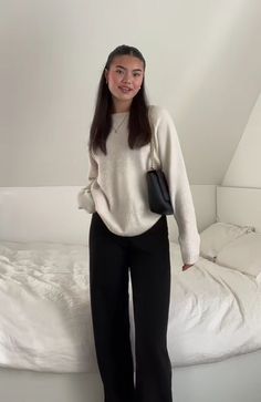 Flared Legging Outfit, Cozy Sweaters Outfits, Soft Feminine Outfits, Sixth Form Outfits, Class Outfits, Lounge Outfits, Leggings Outfits, Fall Outfits For School, Uni Outfits