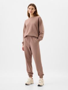 Relaxed Fleece Sweatpants | Gap Factory Everyday Comfy Bottoms With Elastic Cuffs, Fall Basic Joggers With Elastic Waistband, Cozy Fleece Sweatpants With Pockets, Basic Fall Joggers For Loungewear, Solid Color Sweats With Elastic Waistband For Loungewear, Cozy Fit Comfy Sweatpants With Pockets, Comfy Relaxed Fit Joggers With Pockets, Cozy Fleece Joggers With Ribbed Cuffs, Cozy Fit Pants With Ribbed Cuffs For Loungewear