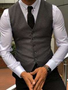 Beli Slim-Fit Cotton Vest Stone | VICLAN Tuxedos For Wedding, Winter Business Outfits, Business Casual Outfits Winter, Vest Outfits Men, Mens Vest Fashion, Men's Business Outfits, Chaleco Casual