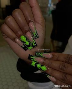 Halloween Full Set Nails, Halloween Nails On Black Women, Halloween Nails Black Women, October Nails Medium, Halloween Xl Nails, Halloween Nail Inspo 2023, Black And Green Spooky Nails, Boogeyman Nails, Halloween Shorties Nails