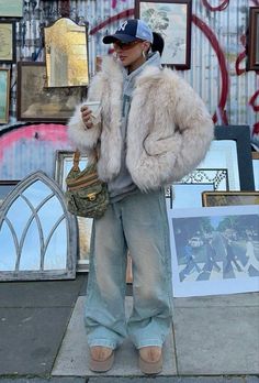 Winter Fits Aesthetic New York, New York Fall Outfits, Fur Coat Street Style, Fur Jacket Outfit, Winter Outfits Street Style, New York Fits, Futuristic Style, Streetwear Fashion Women